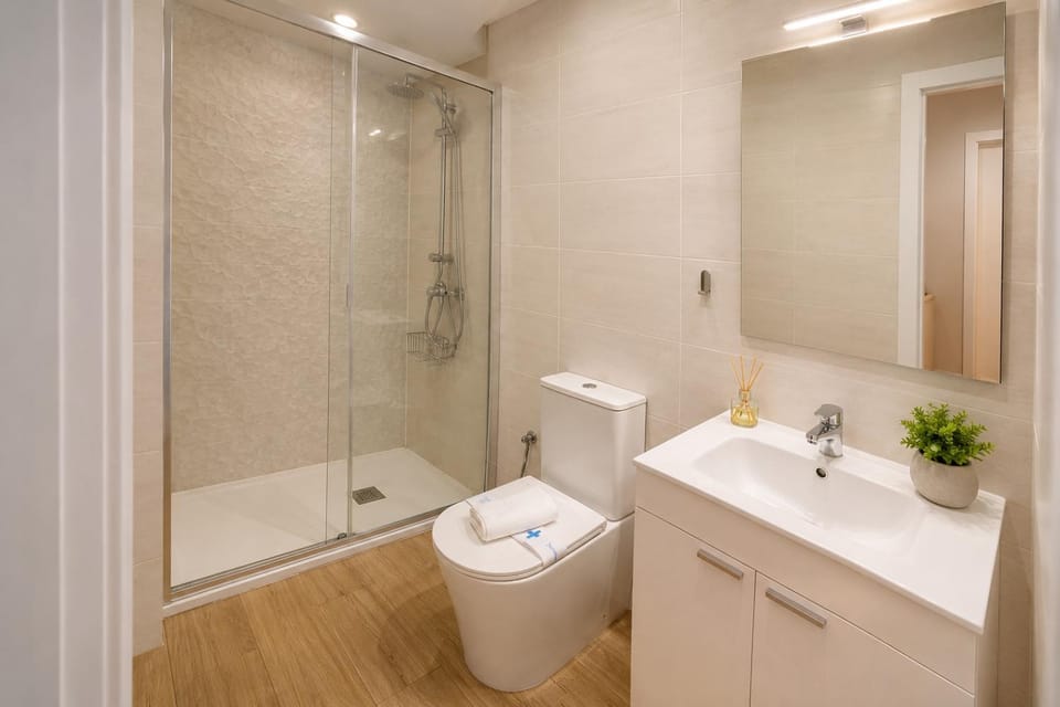 Shower, Toilet, Bathroom, towels