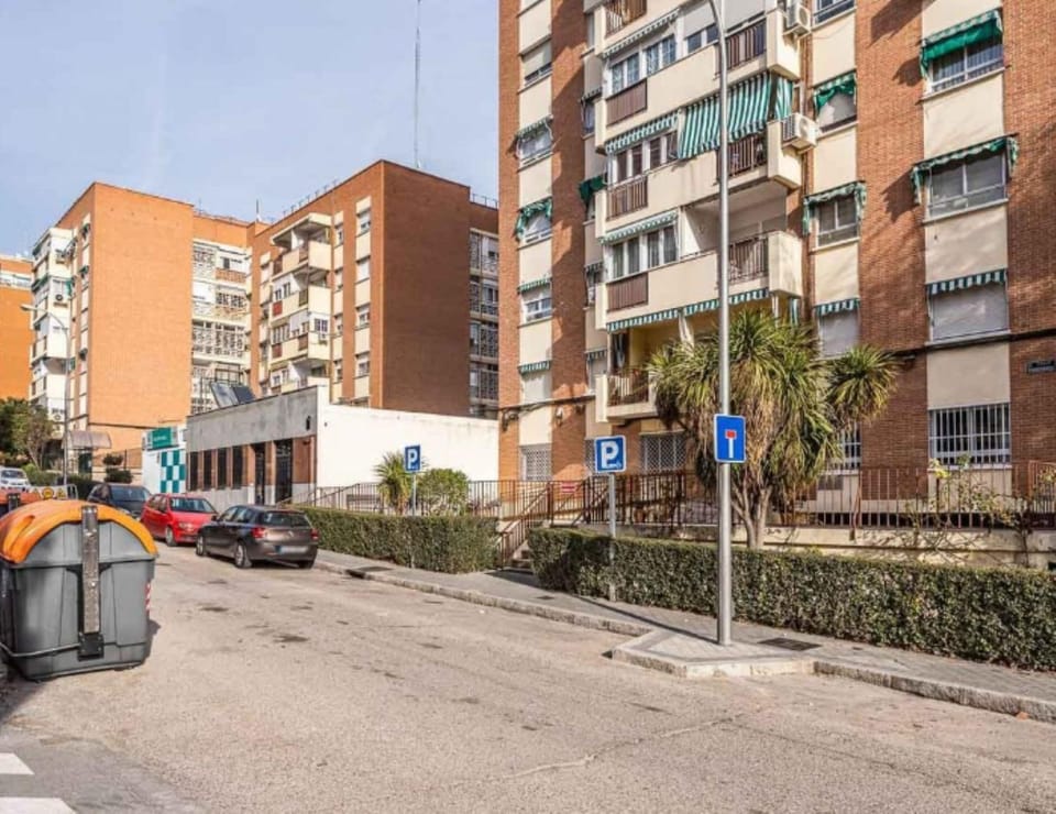 Property building, Day, Neighbourhood, City view, Street view, Location