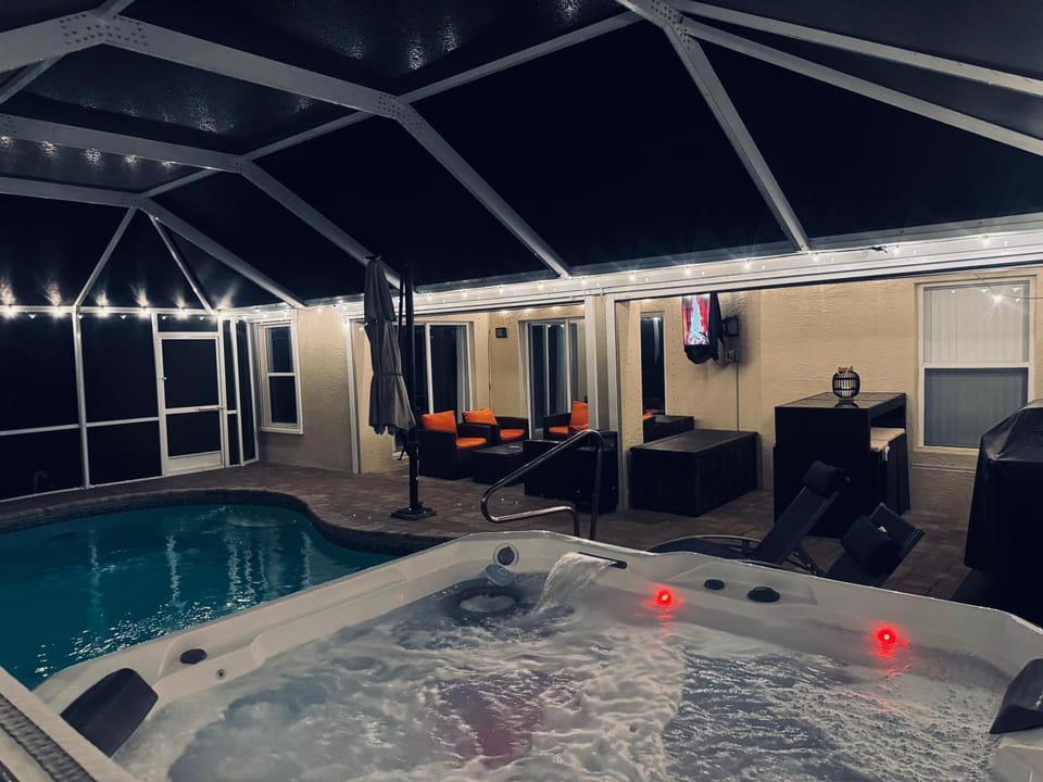 Night, Hot Tub, Pool view, Swimming pool