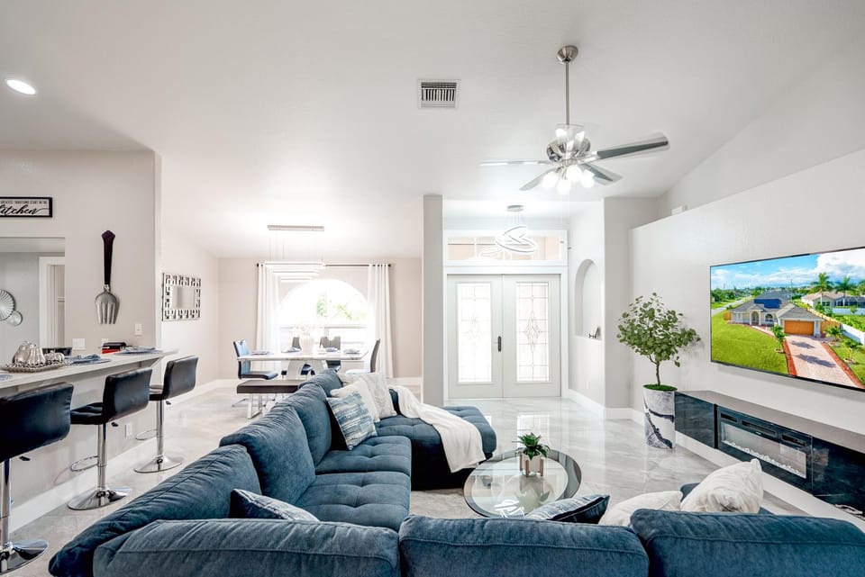 TV and multimedia, Living room, Seating area, Dining area, Evening entertainment, fireplace, air conditioner