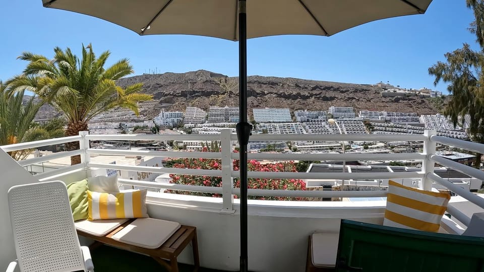 View (from property/room), Balcony/Terrace, Mountain view
