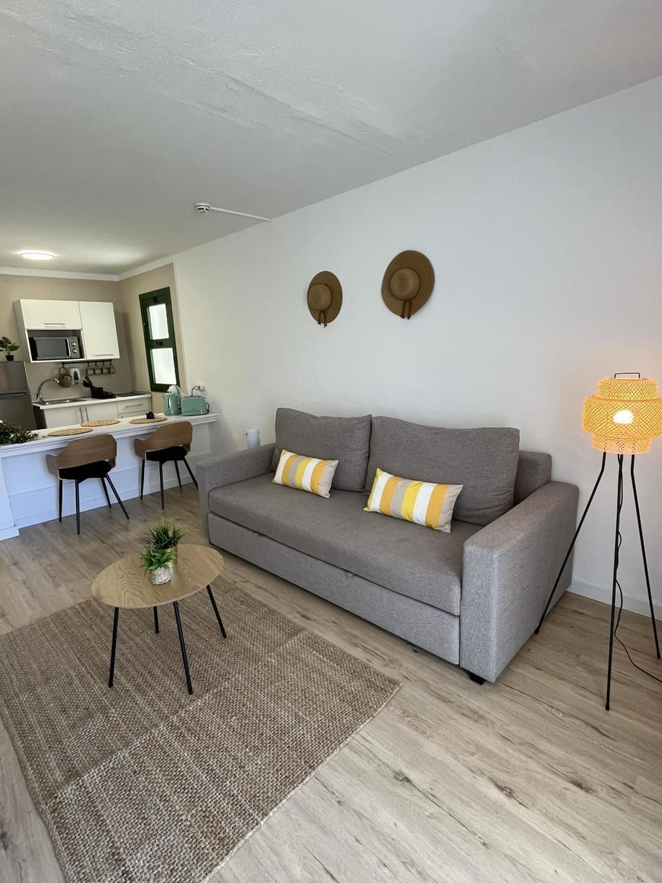 Kitchen or kitchenette, Living room