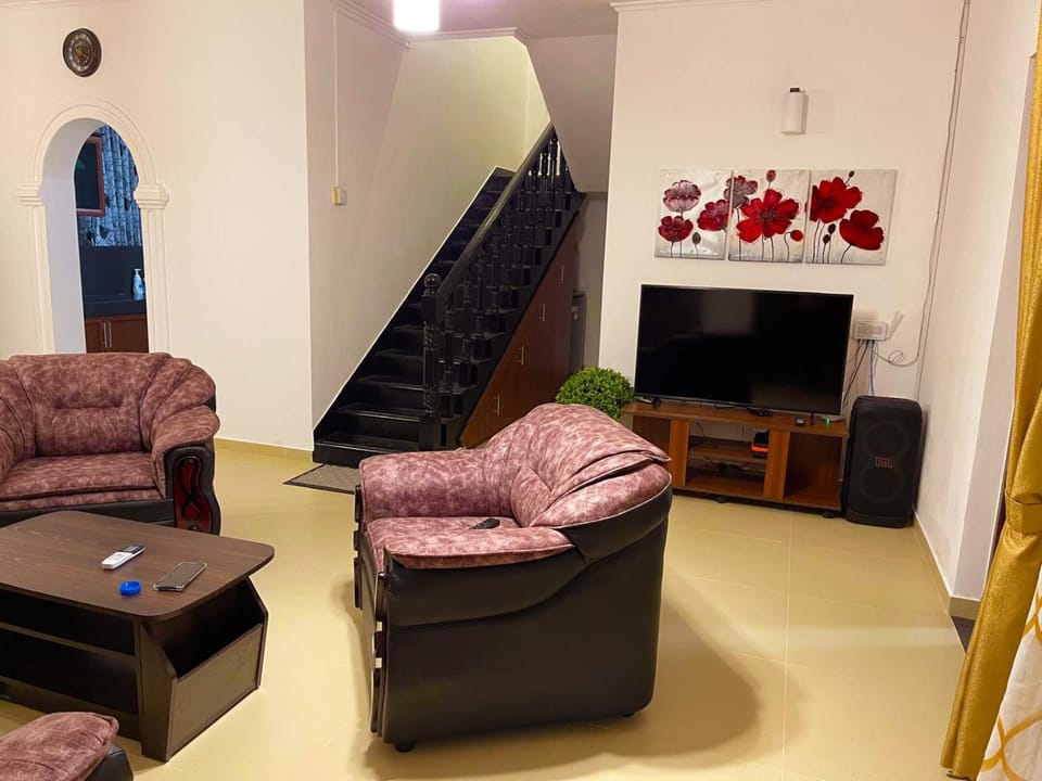 The Sea Breeze - Down Stairs House in Western Province