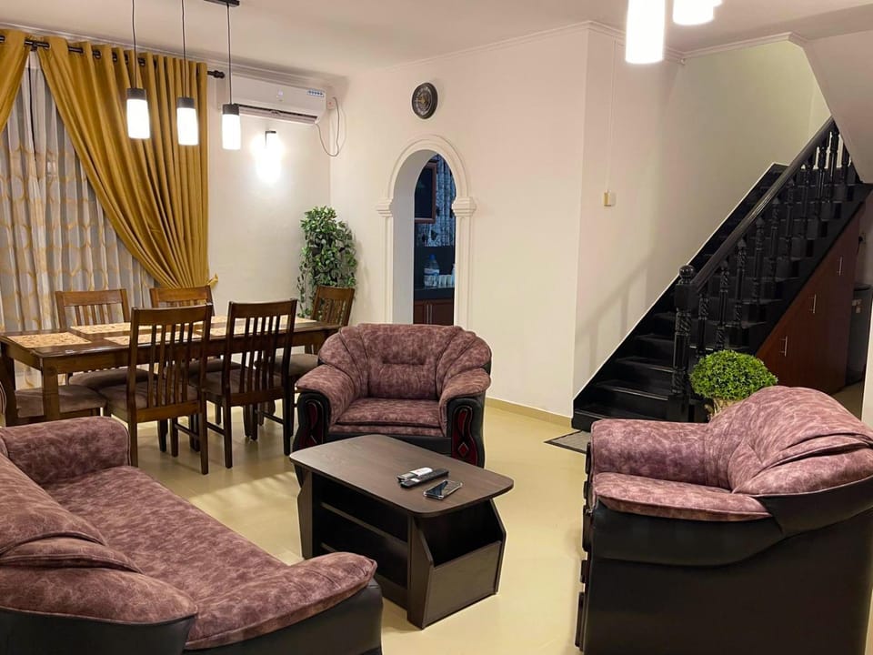 The Sea Breeze - Down Stairs House in Western Province