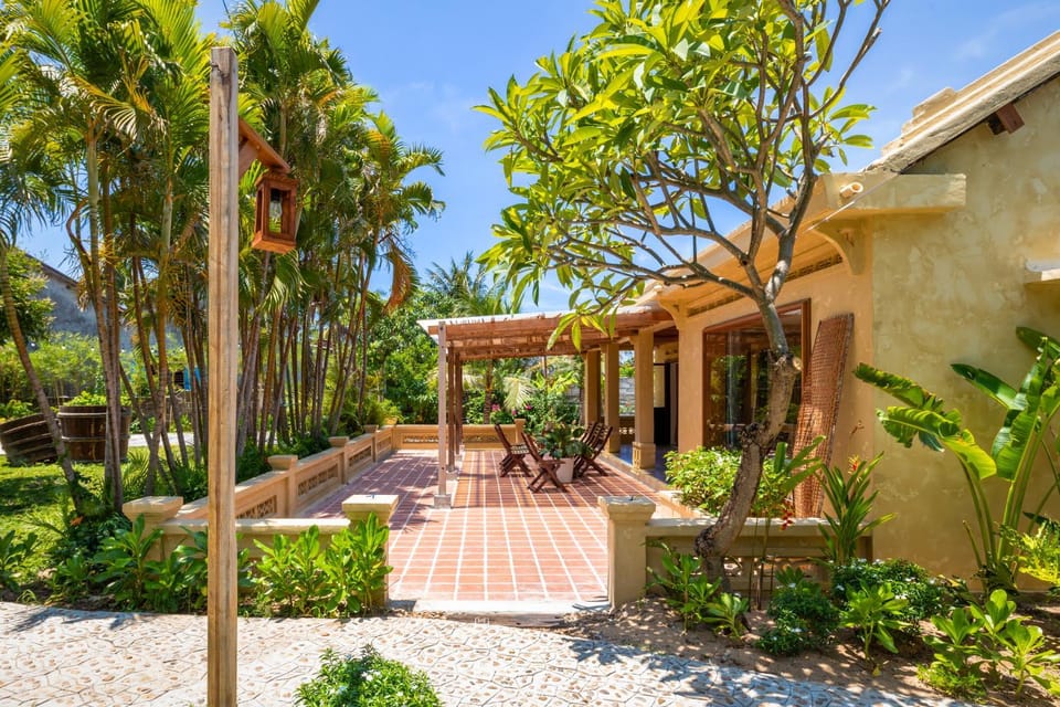 Property building, Day, Garden