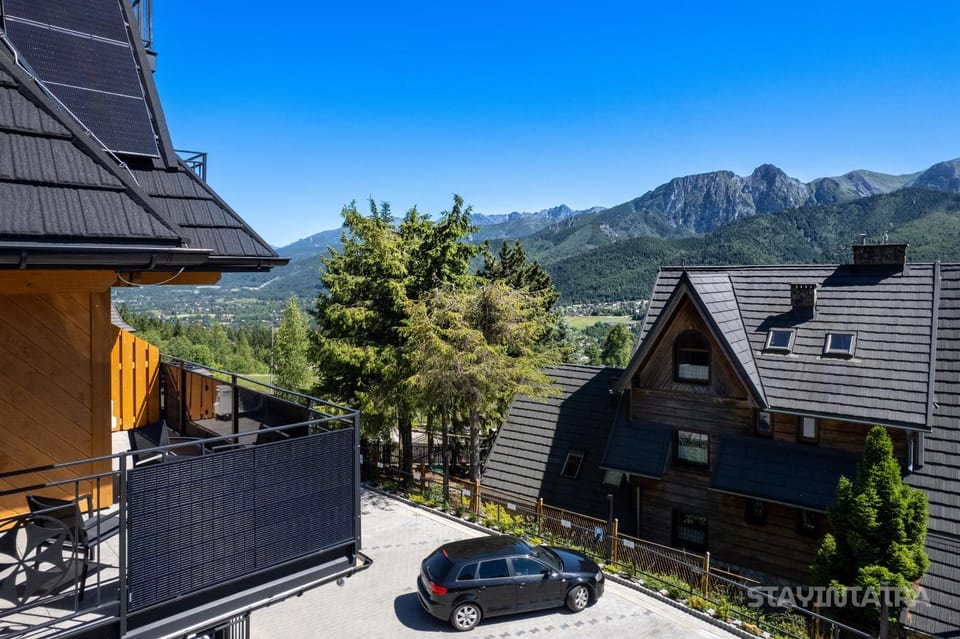 Property building, Day, Mountain view, Parking