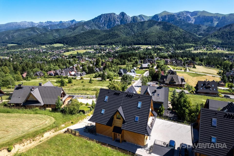 Property building, Day, Neighbourhood, Bird's eye view, Mountain view