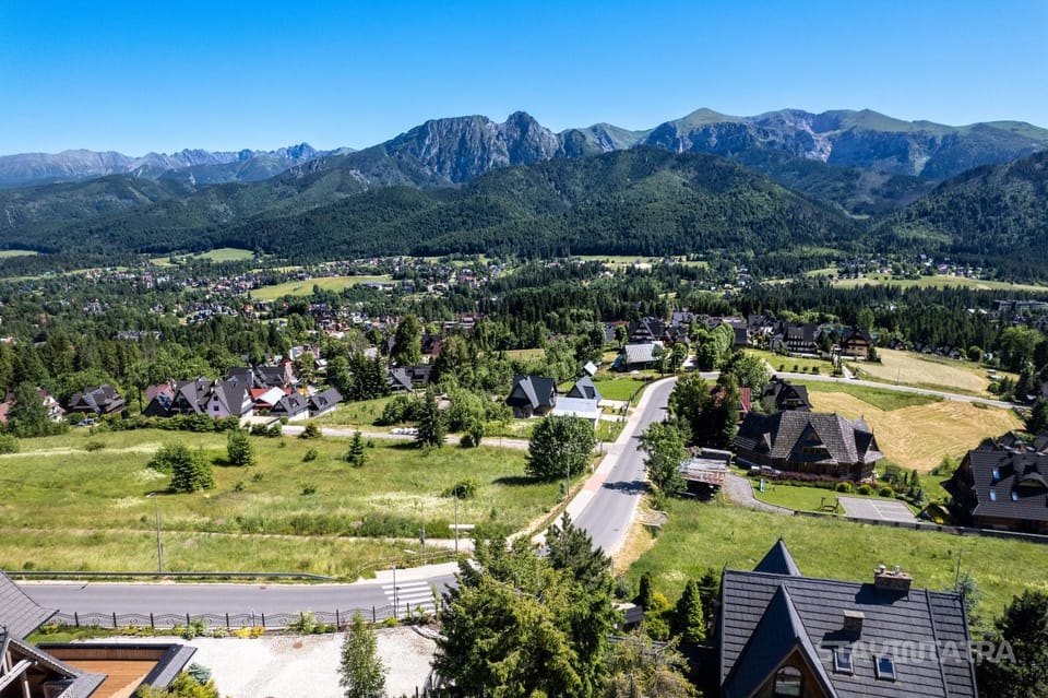 Day, Neighbourhood, Natural landscape, Bird's eye view, Mountain view