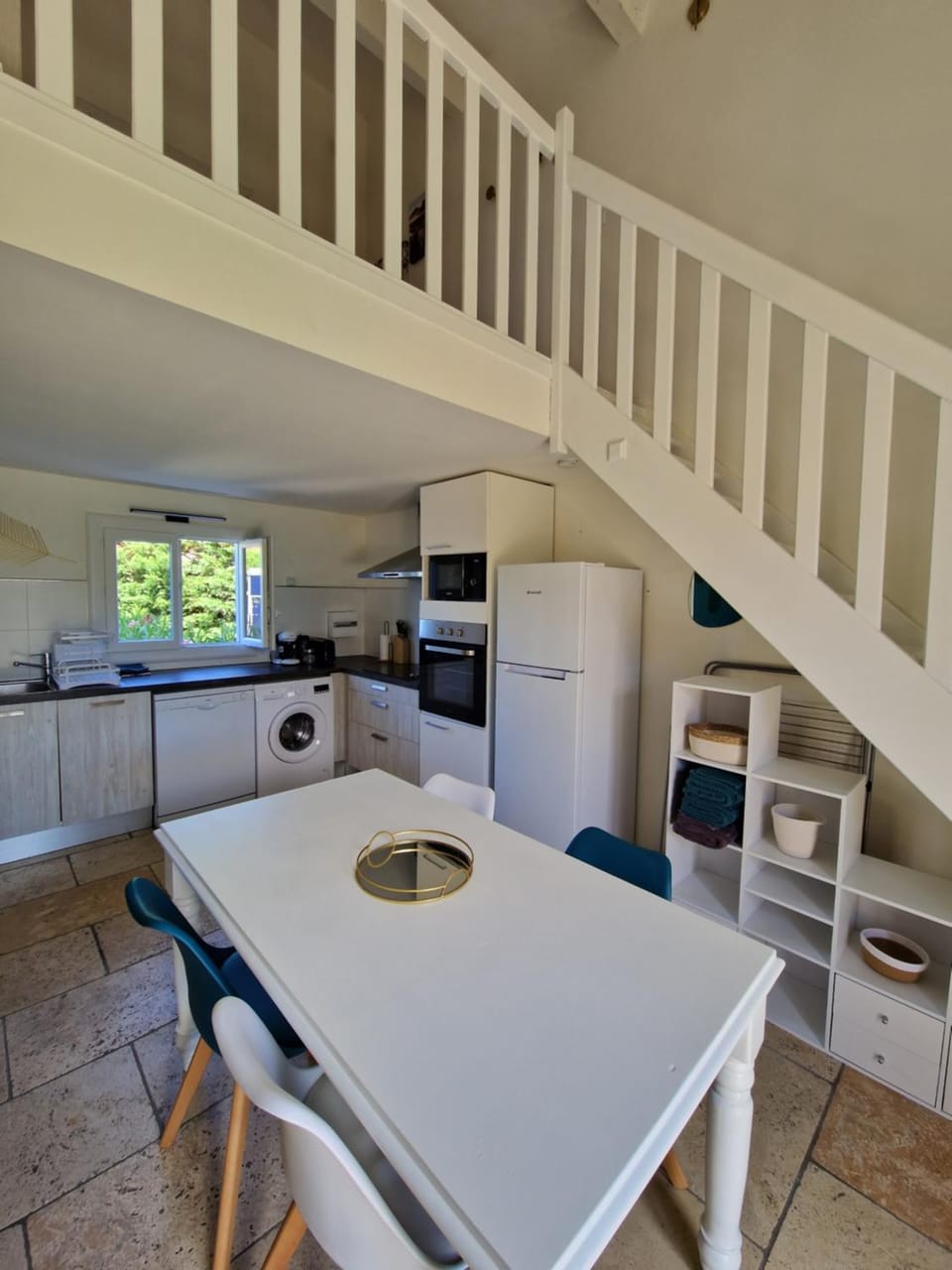 Kitchen or kitchenette, Dining area, dishwasher, oven, stove, toaster