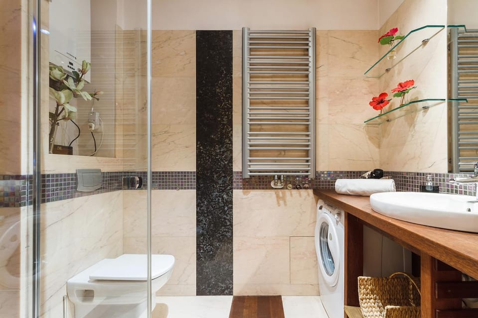 Shower, Toilet, Bathroom, towels