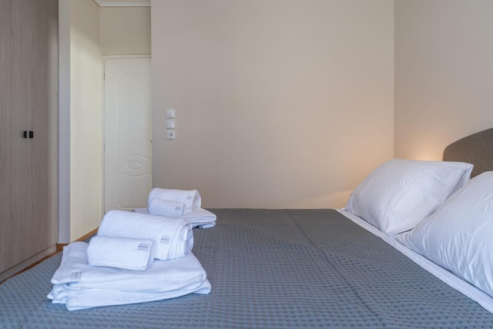 Bedroom, towels