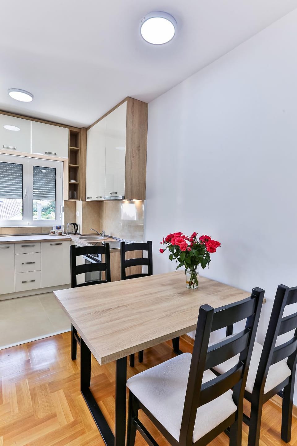 Dining area, kitchen