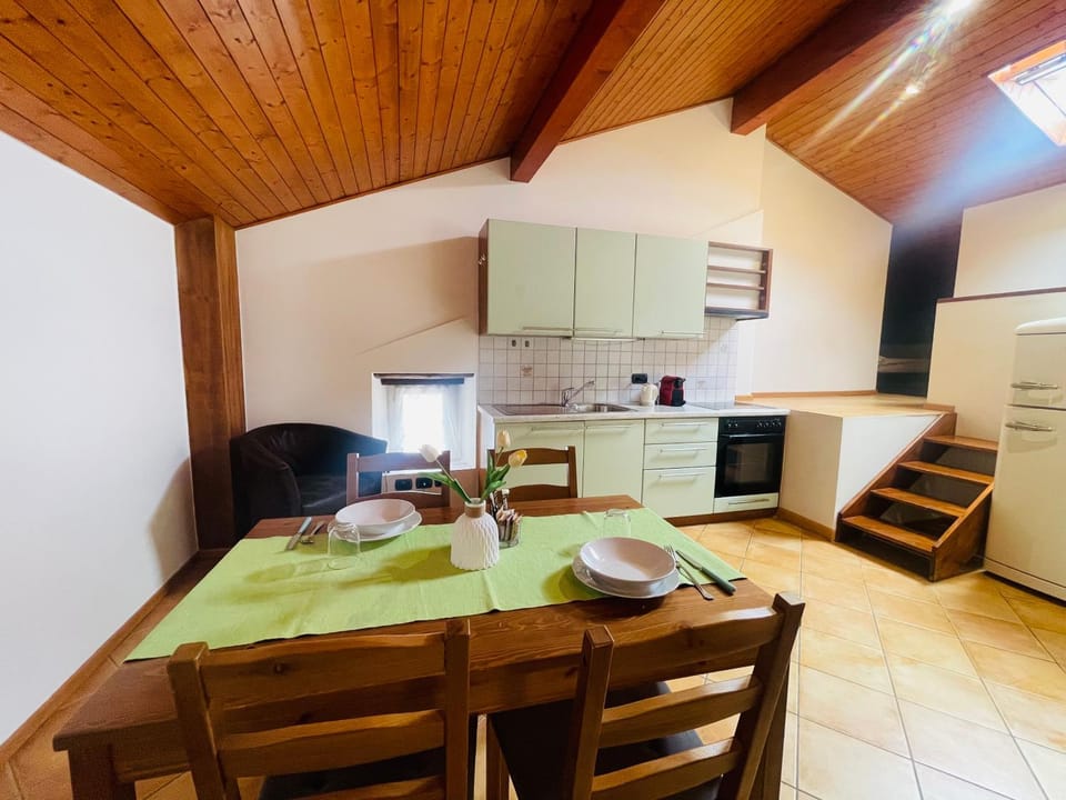 Kitchen or kitchenette, Living room, Seating area, Dining area, pet friendly, stove