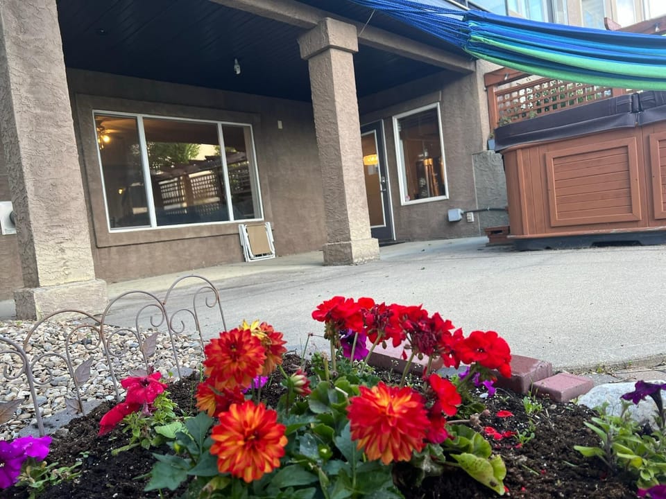 Furnished Walkout Big Basement with 2 Bed and 1 Bath ,1 King Bed and 1 Queen Bed House in Calgary