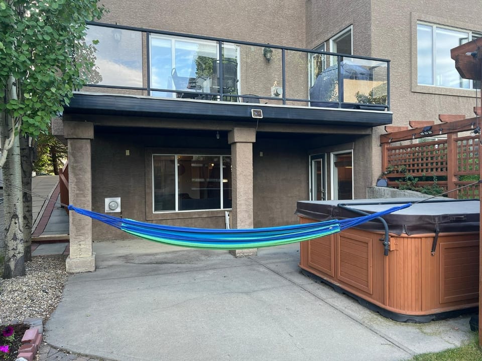 Furnished Walkout Big Basement with 2 Bed and 1 Bath ,1 King Bed and 1 Queen Bed House in Calgary