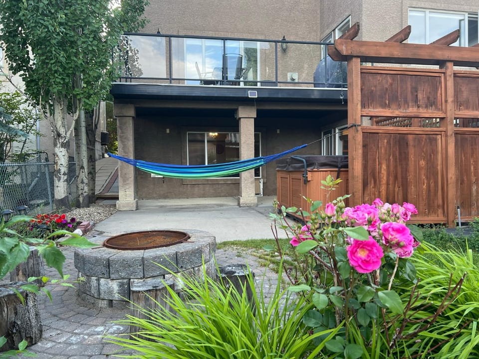 Furnished Walkout Big Basement with 2 Bed and 1 Bath ,1 King Bed and 1 Queen Bed House in Calgary