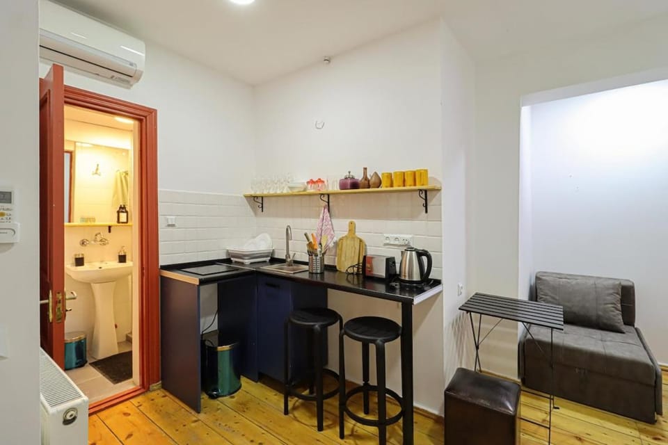 Cozy Studio in Central Tbilisi By Wehost Apartment in Tbilisi, Georgia