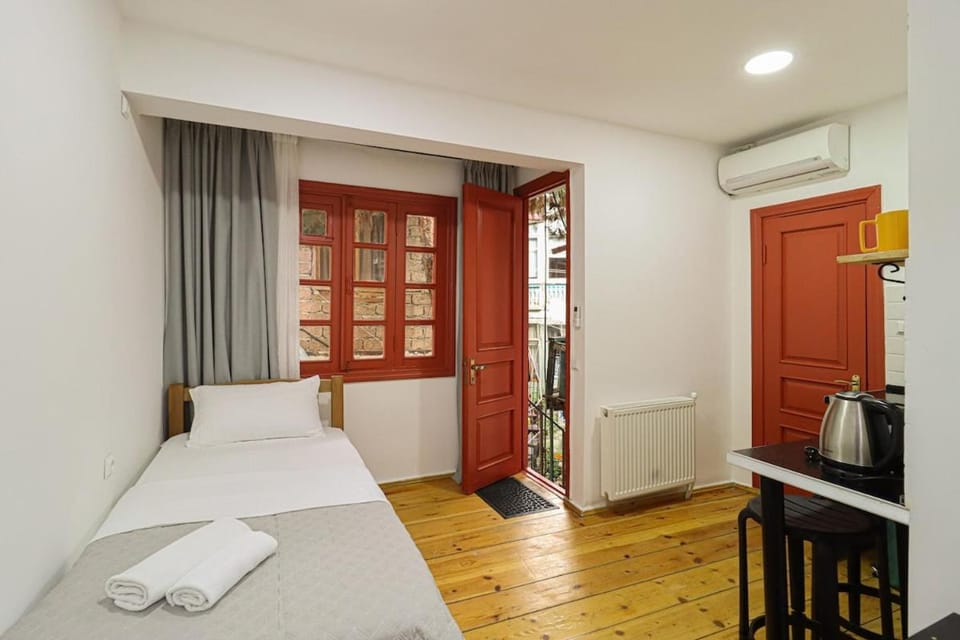 Cozy Studio in Central Tbilisi By Wehost Apartment in Tbilisi, Georgia