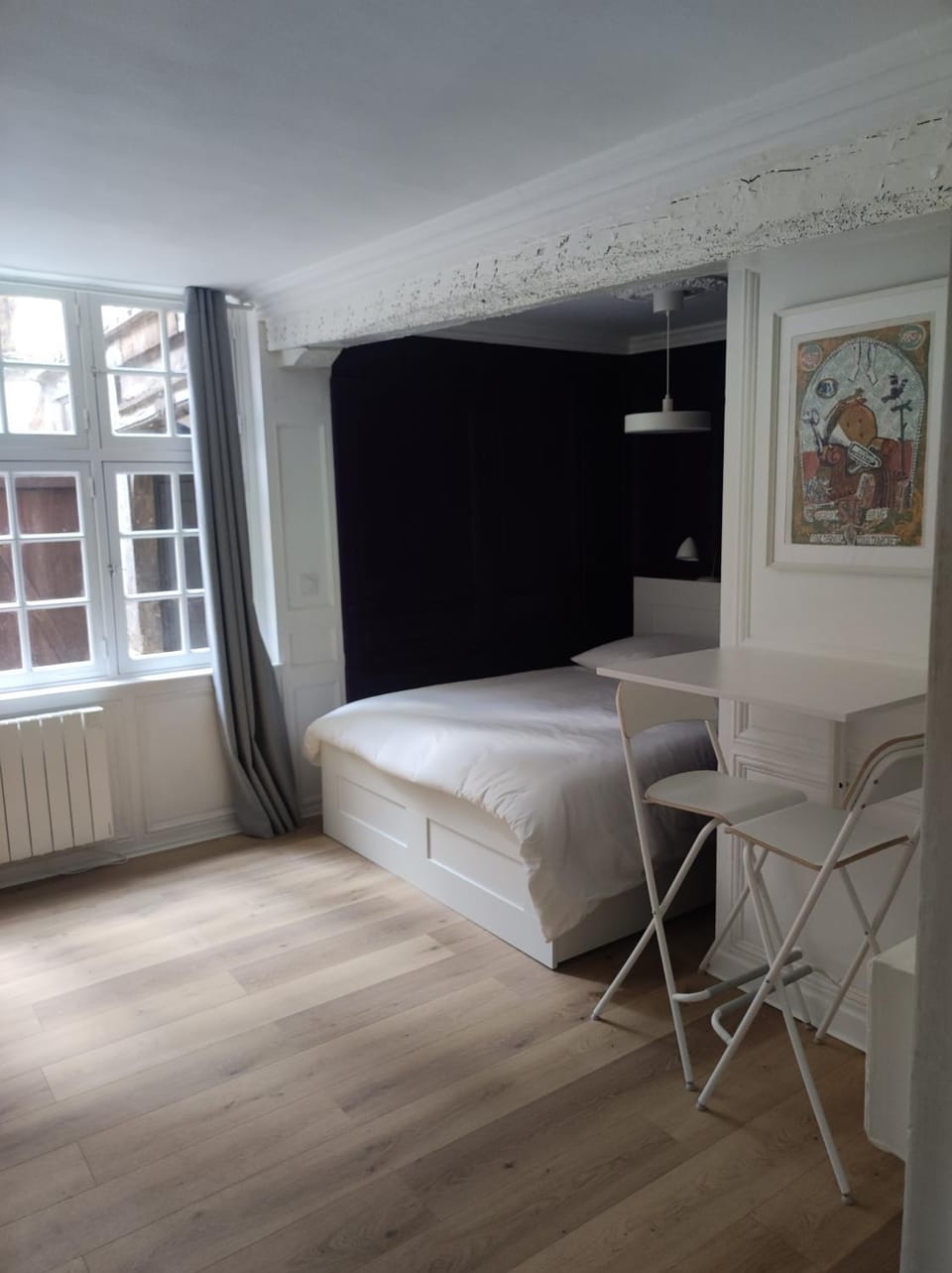 Bed, Dining area