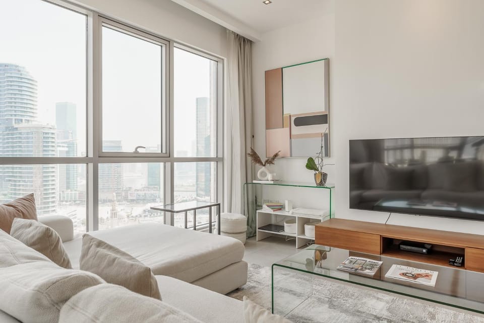 TV and multimedia, Living room, Seating area, Evening entertainment