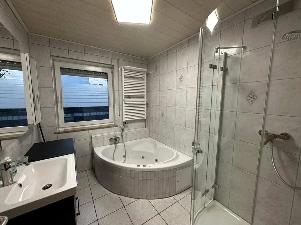 Shower, Bathroom, Bath, towels