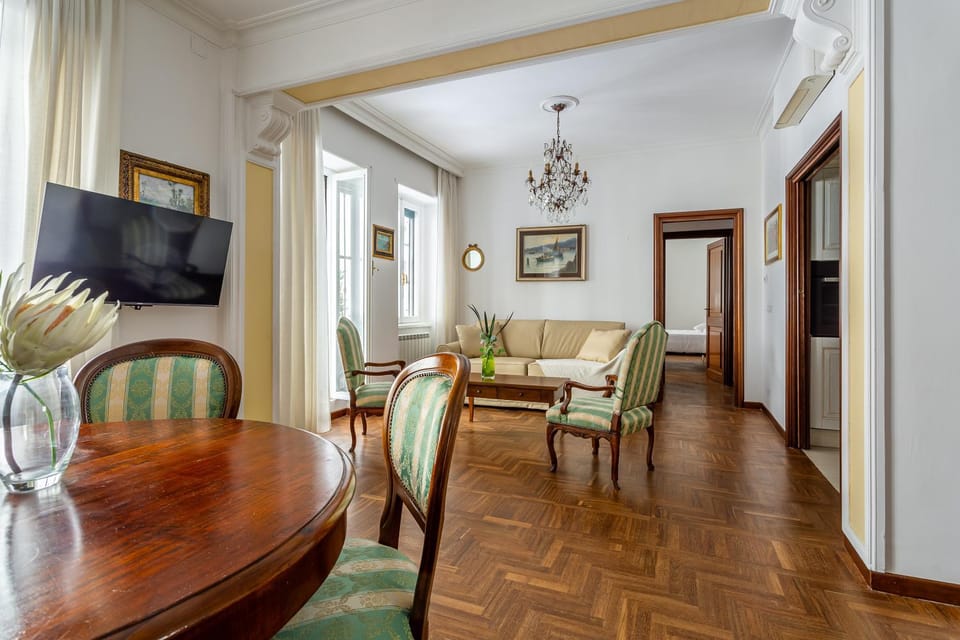 TV and multimedia, Living room, Dining area
