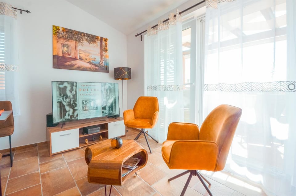 TV and multimedia, Living room, Seating area