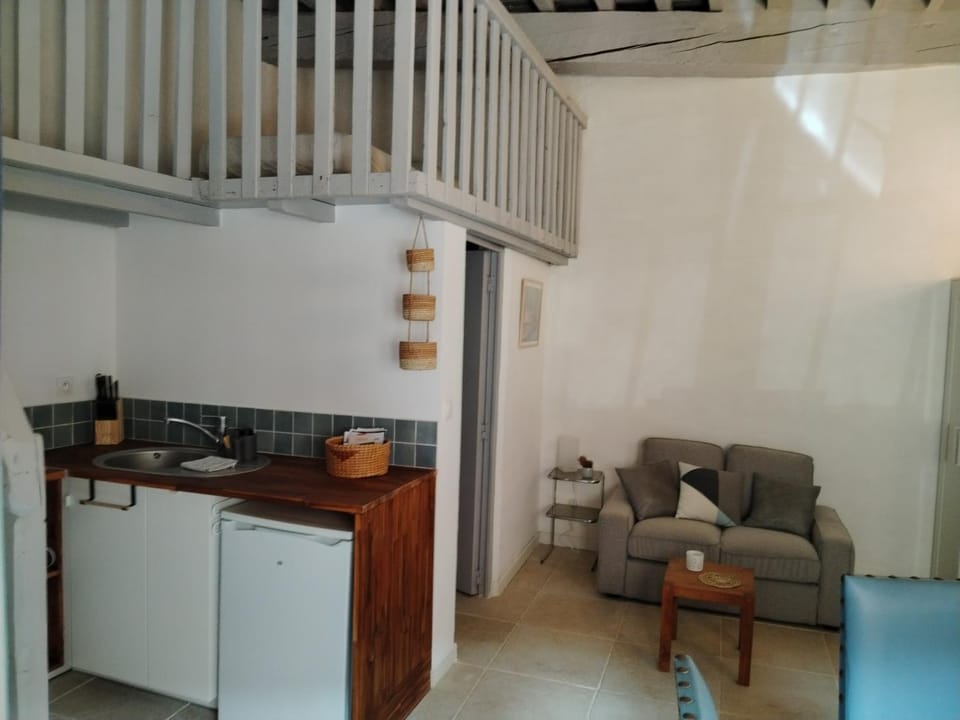 Kitchen or kitchenette, Seating area
