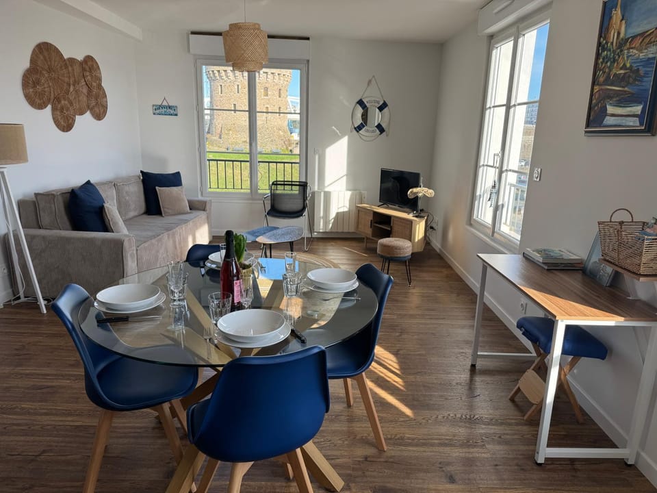 Living room, Dining area