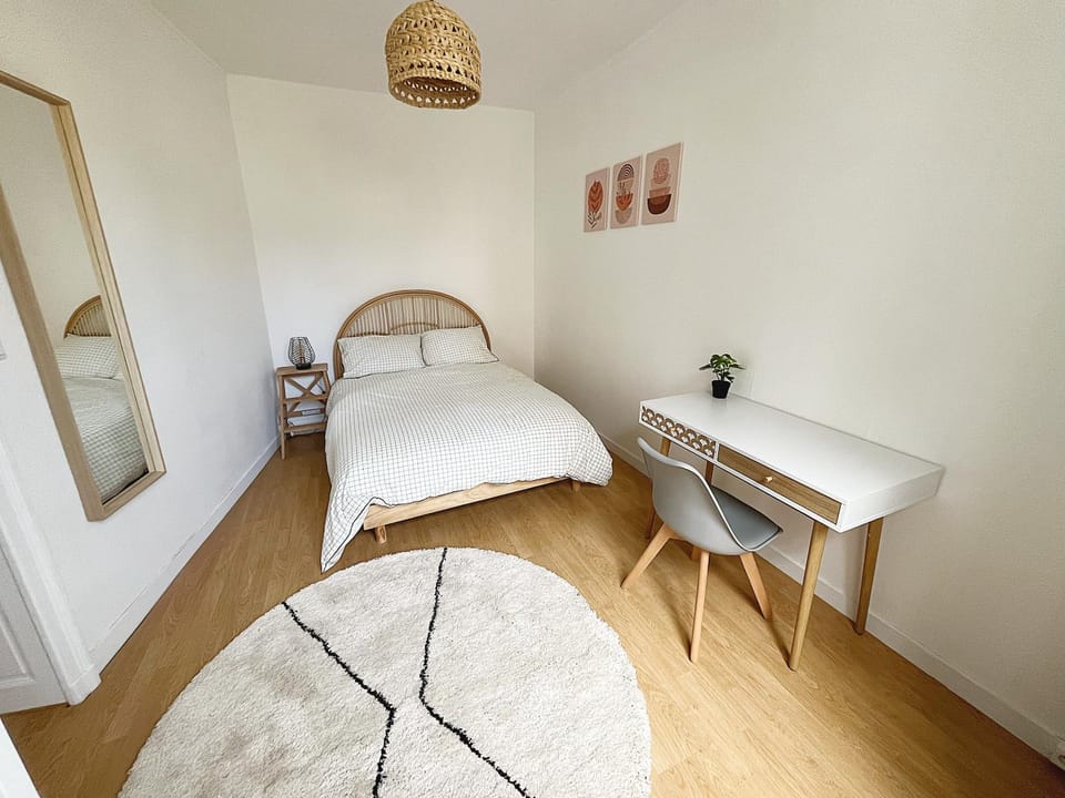 Bed, Photo of the whole room, Bedroom