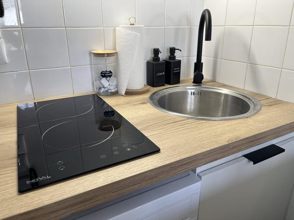 Kitchen or kitchenette, stove, kitchen