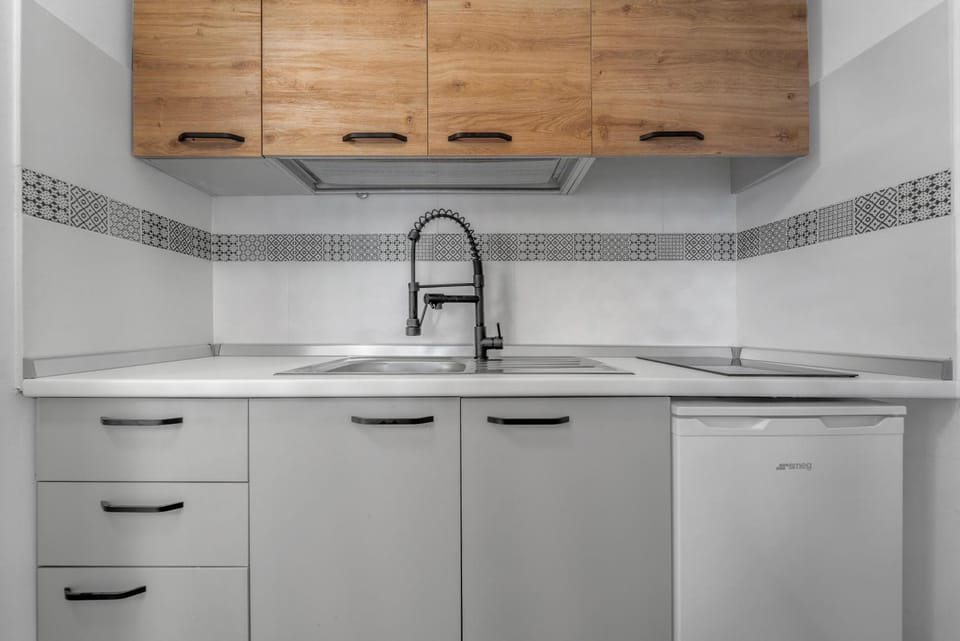 Kitchen or kitchenette, stove