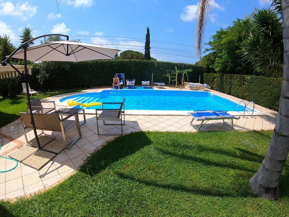 Day, Garden, Pets, Pets, Garden view, Pool view, Swimming pool, pet friendly, pet friendly, sunbed