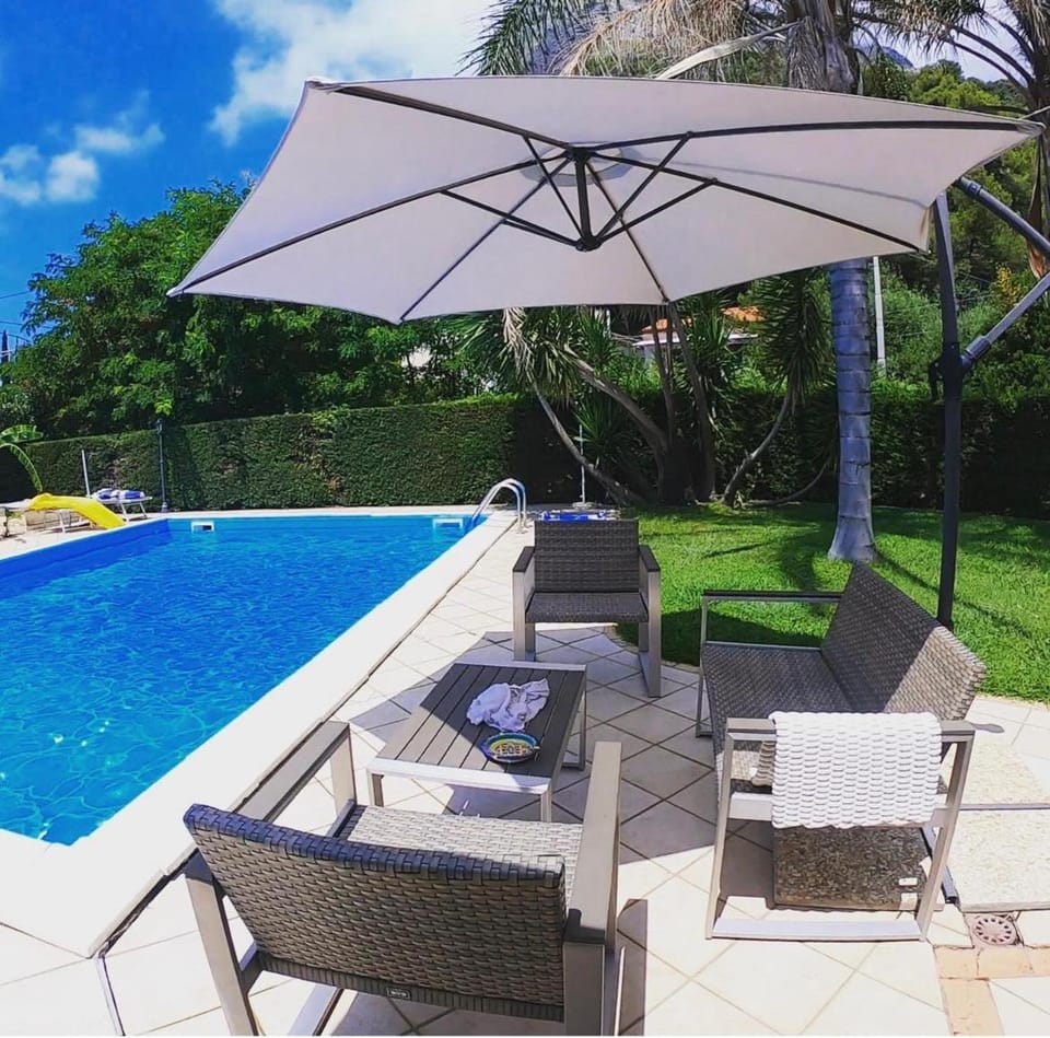 Day, Garden, Garden, Pets, Pets, Pets, Garden view, Pool view, Swimming pool, Swimming pool, pet friendly, pet friendly, sunbed