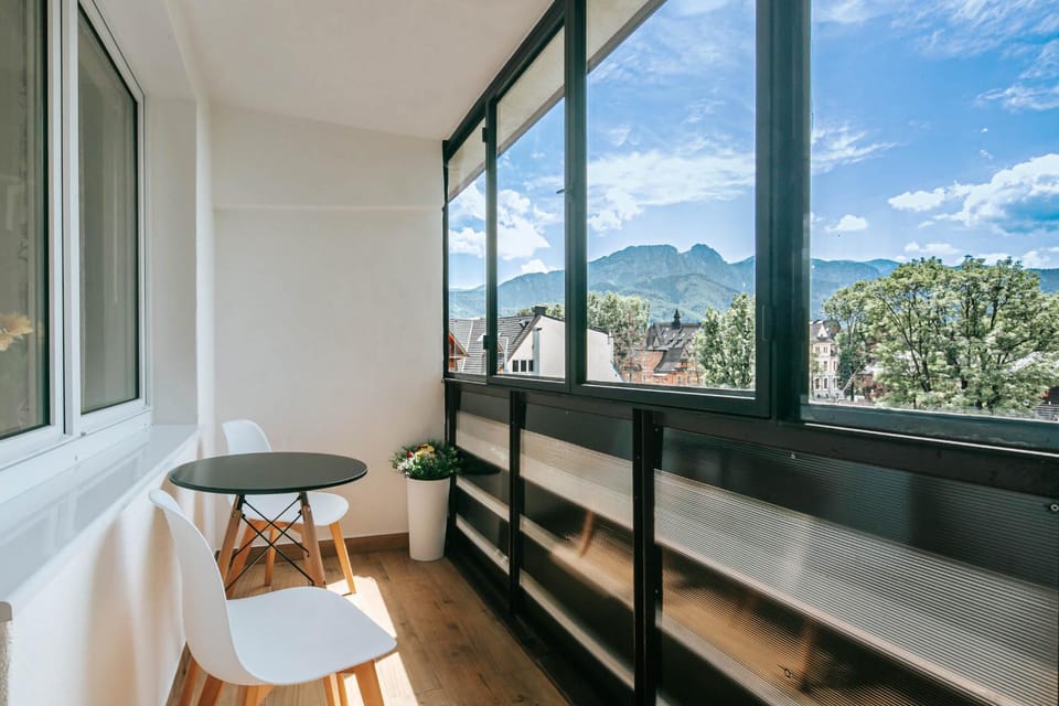 Balcony/Terrace, Mountain view