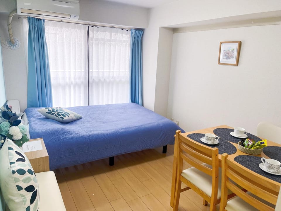 Bed, Dining area, Bedroom, air conditioner