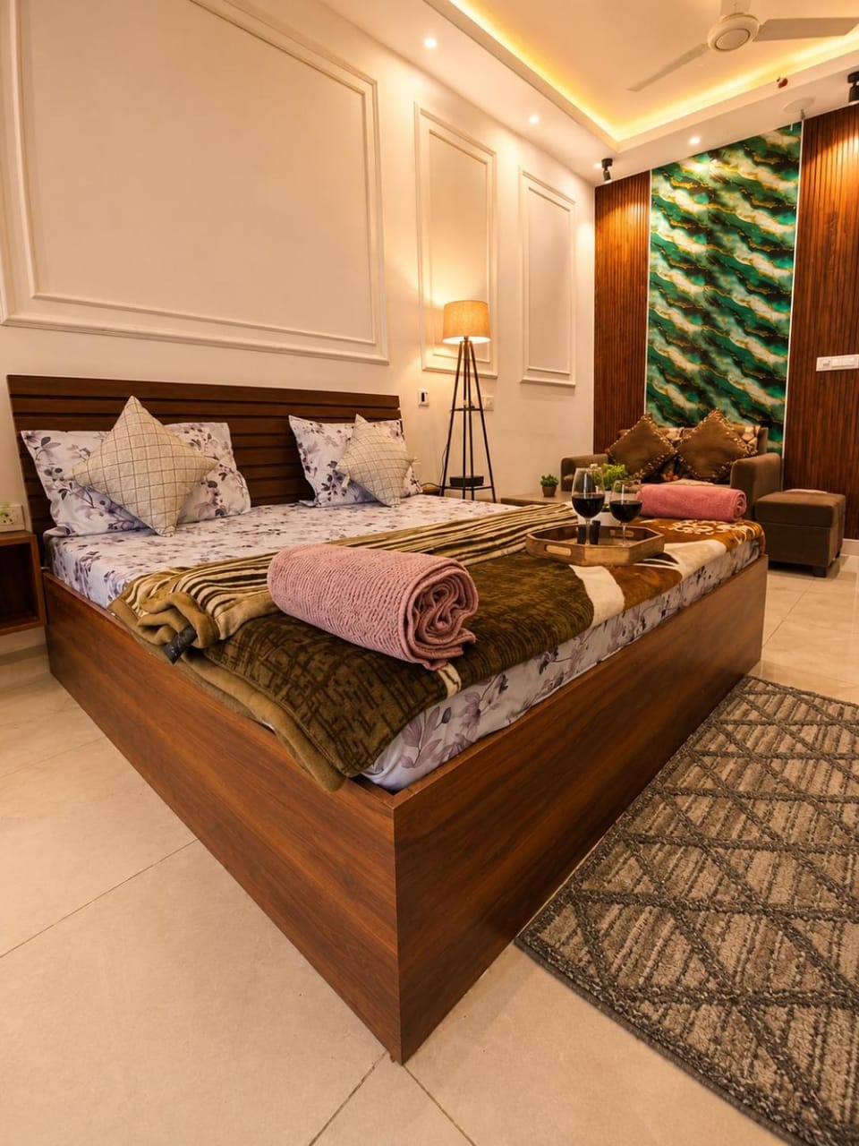 Darshana Studios# Couple Friendly Apartment in Noida