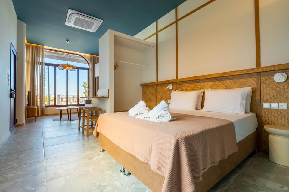 Bed, Living room, towels, towels, air conditioner, air conditioner