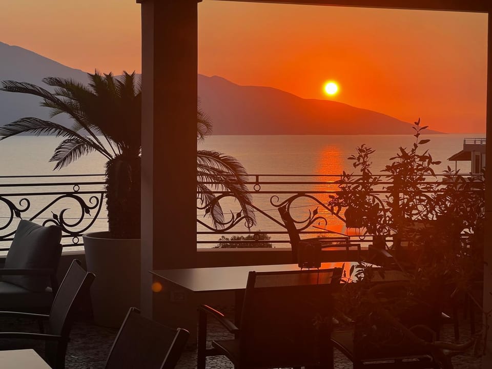 Restaurant/places to eat, View (from property/room), Sea view