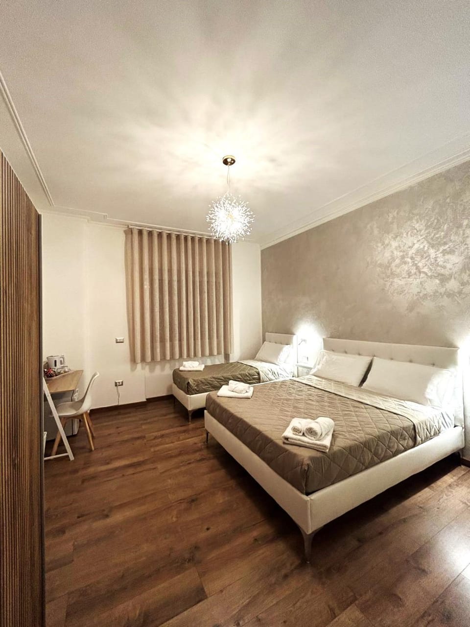 Bed, Photo of the whole room, Bedroom, towels
