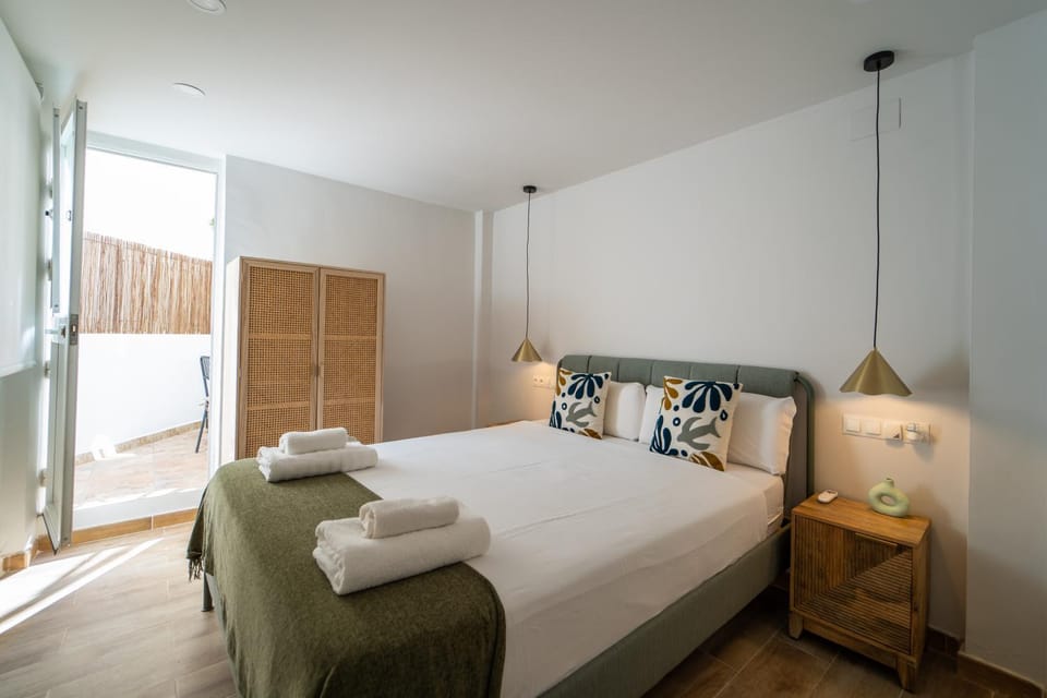 Bed, Bedroom, Pets, towels, wardrobe