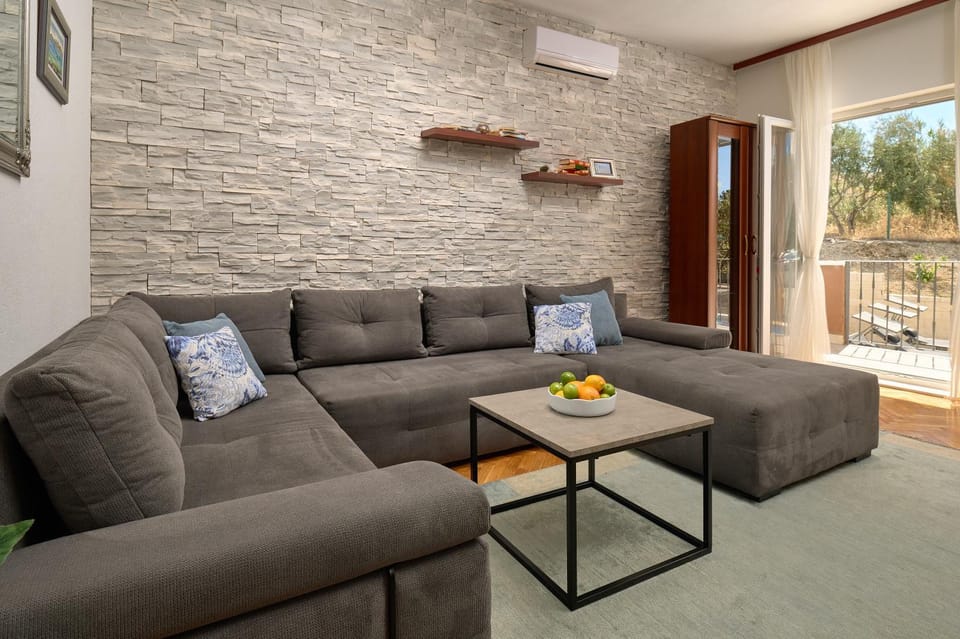 Living room, Seating area, Garden view, Pool view, air conditioner