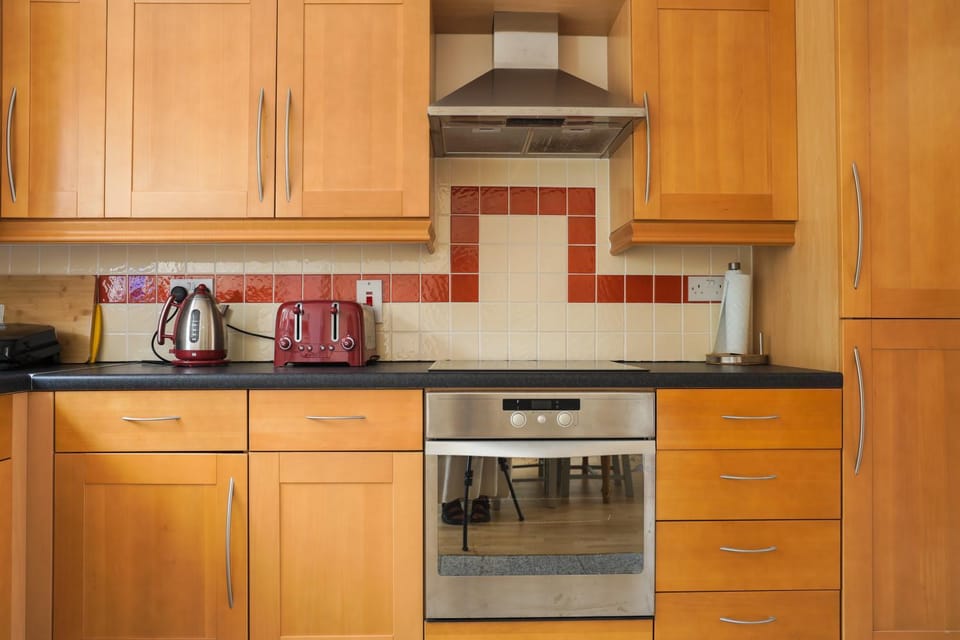 Kitchen or kitchenette, dishwasher, stove, toaster