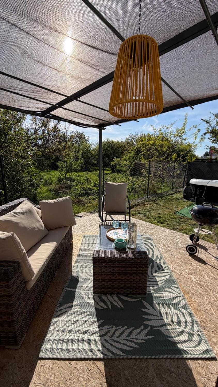 Exclusive BIG Apartment Garden with Jacuzzi & Private Parking Apartment in Slovakia