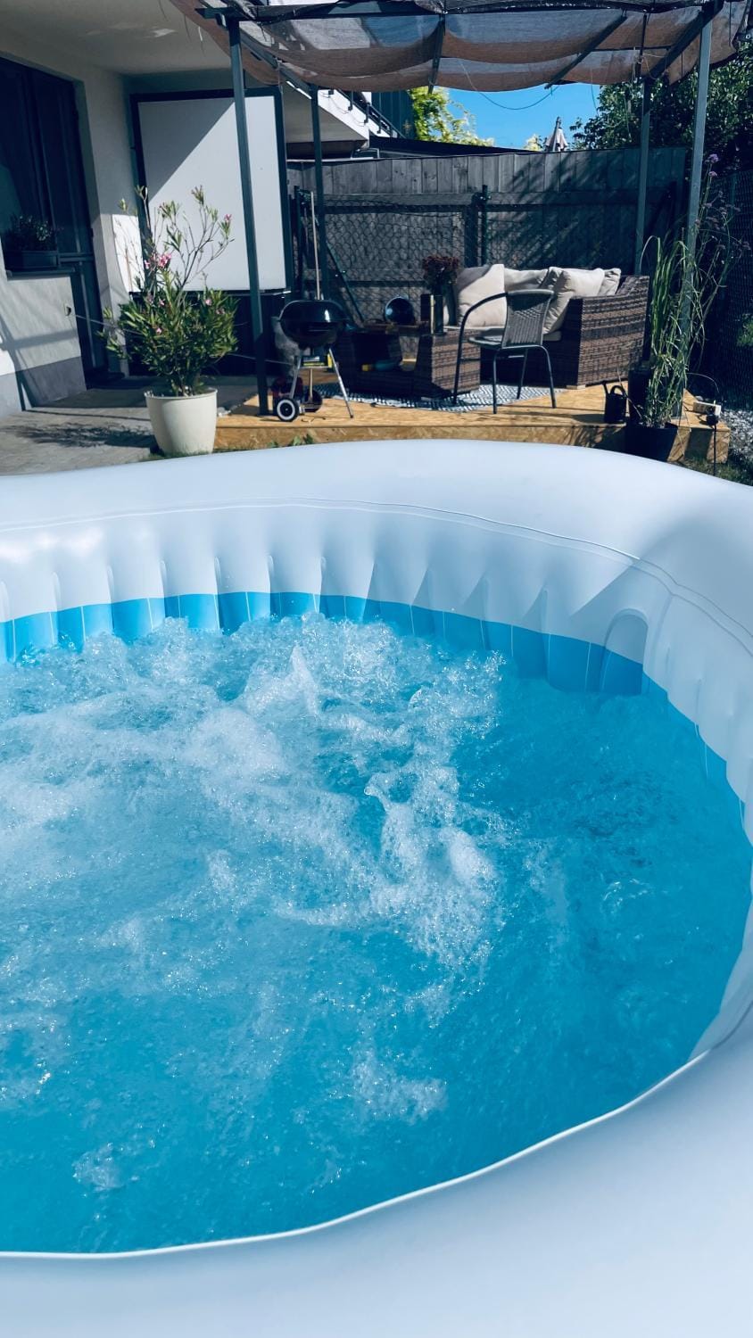 Exclusive BIG Apartment Garden with Jacuzzi & Private Parking Apartment in Slovakia