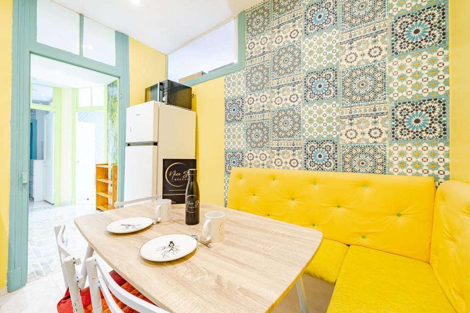 Kitchen or kitchenette, Seating area, Dining area