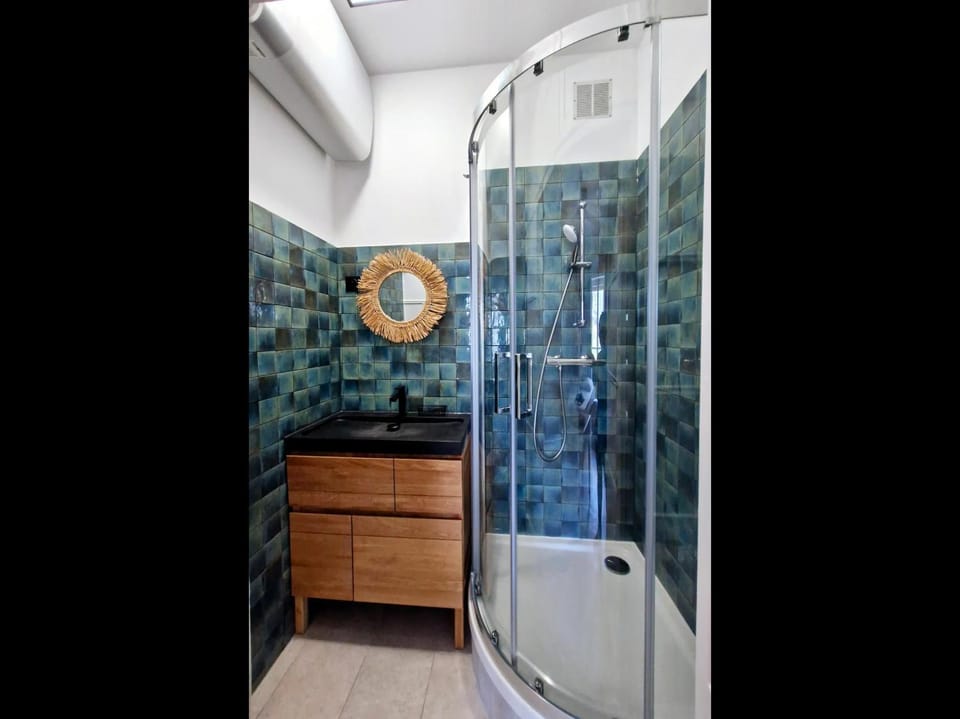 Shower, Bathroom