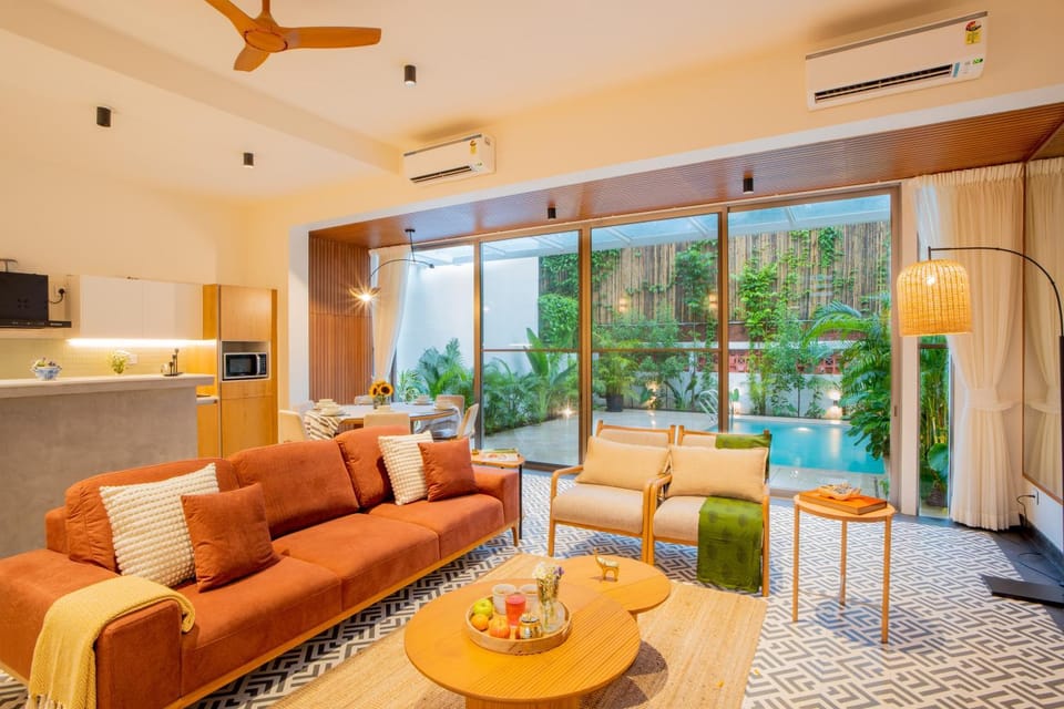Living room, Food and drinks, Seating area, Dining area, Food, Pool view, Swimming pool, sunbed, air conditioner