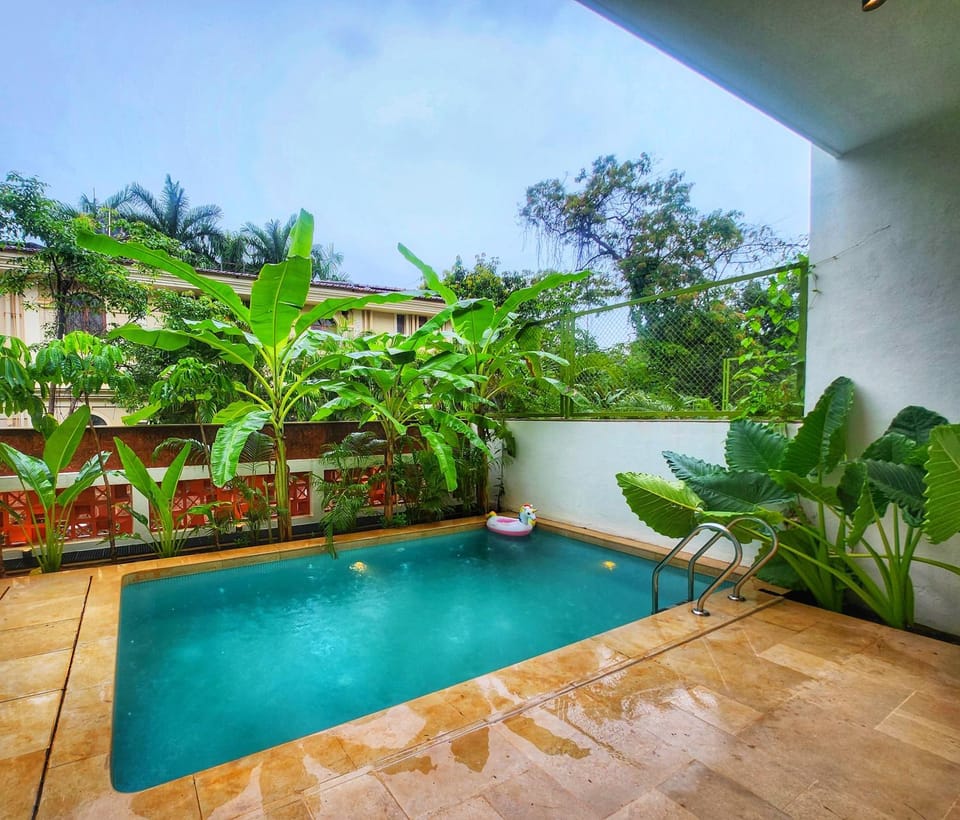 Property building, Patio, Day, Natural landscape, Garden, Garden view, Pool view, Swimming pool, sunbed
