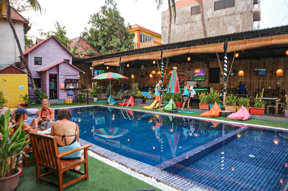 Restaurant/places to eat, Garden, Lounge or bar, Swimming pool, sunbed